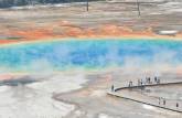 A fabulosa Grand Prismatic Pool, no Yellowstone National Park, em Wyoming, nos Estados Unidos